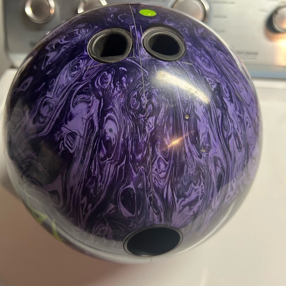 Motiv Paranoia 15lb bowling ball - Picture 1 of 3
